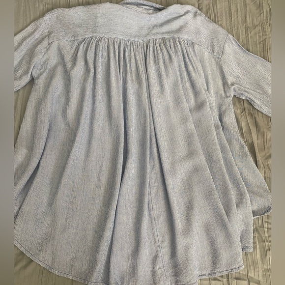 EUC Free People Blue White Flowy Button Down top with bell cuff Size XS - Picture 7 of 10